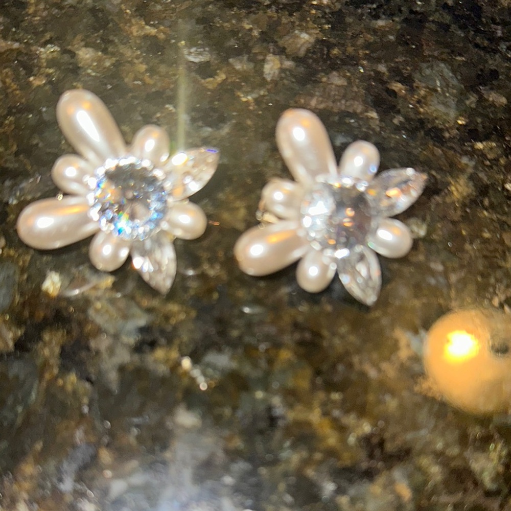 Elegant Pearl and Crystal Flower Earrings